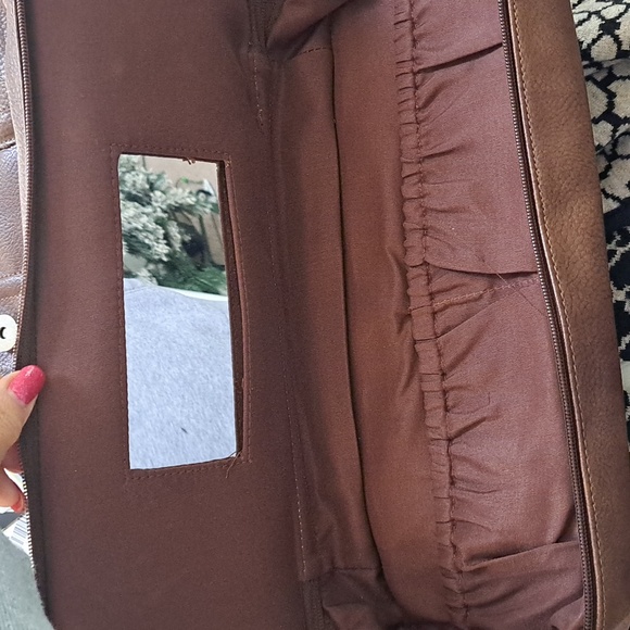Apostrophe Brown Bonus Built In Cosmetic/Mirror Area Bag. NWT - Picture 8 of 9